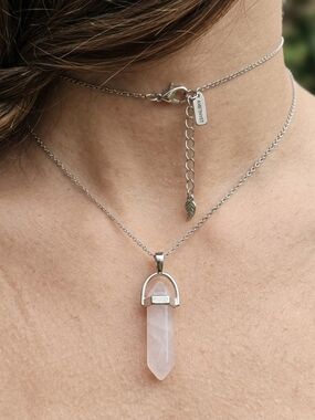 Source Unknown Silver Rose Quartz Point Pendant Necklace